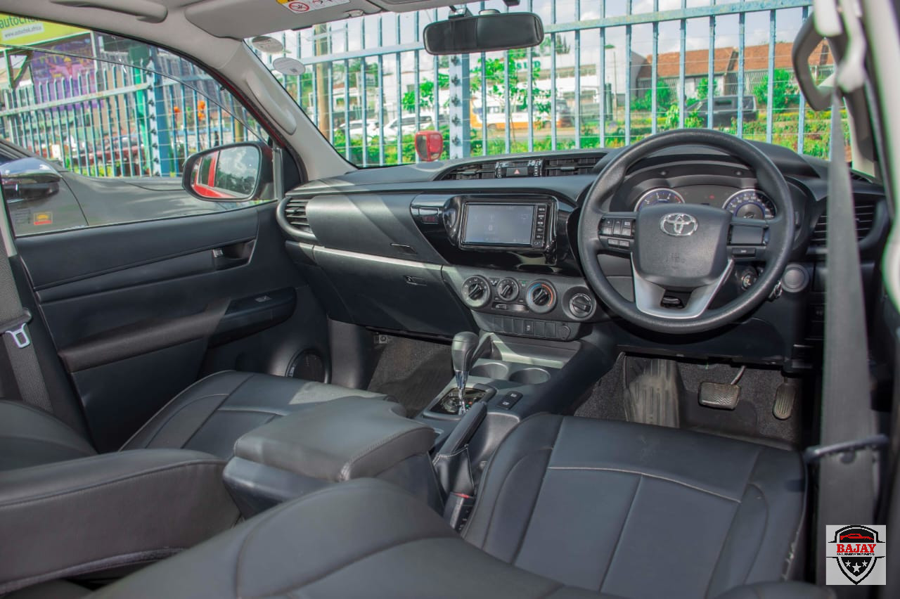 2017 toyota Hilux - Image 11