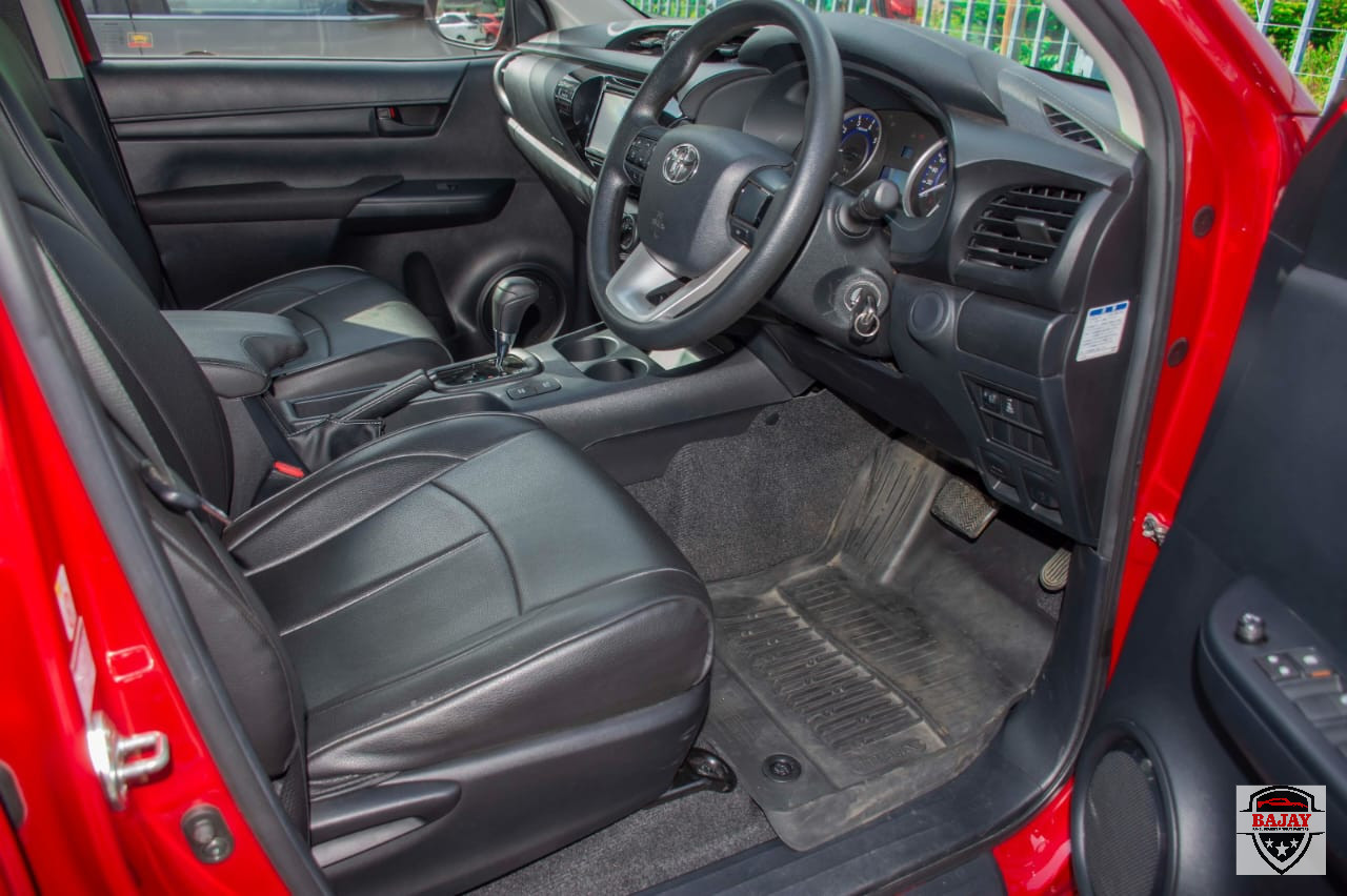 2017 toyota Hilux - Image 5