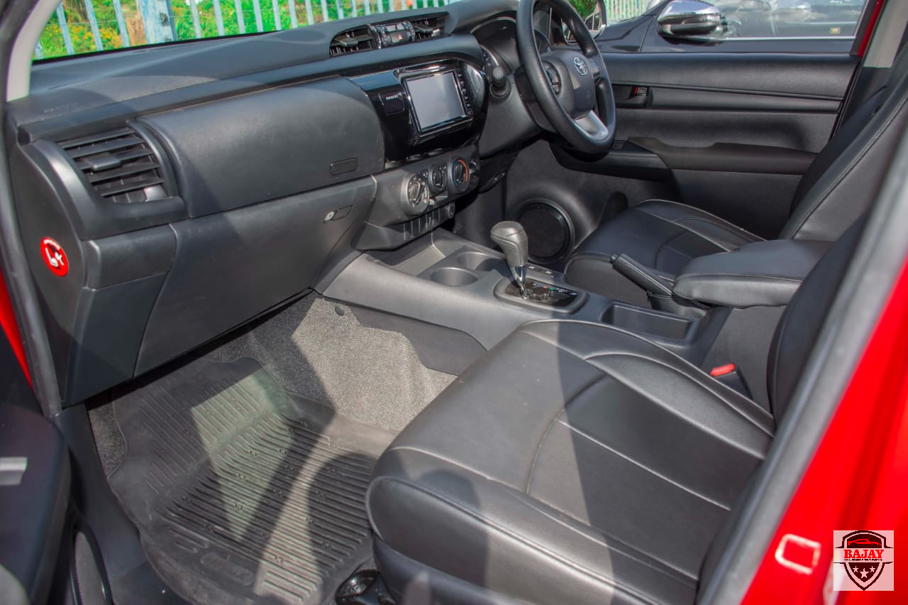 2017 toyota Hilux - Image 10