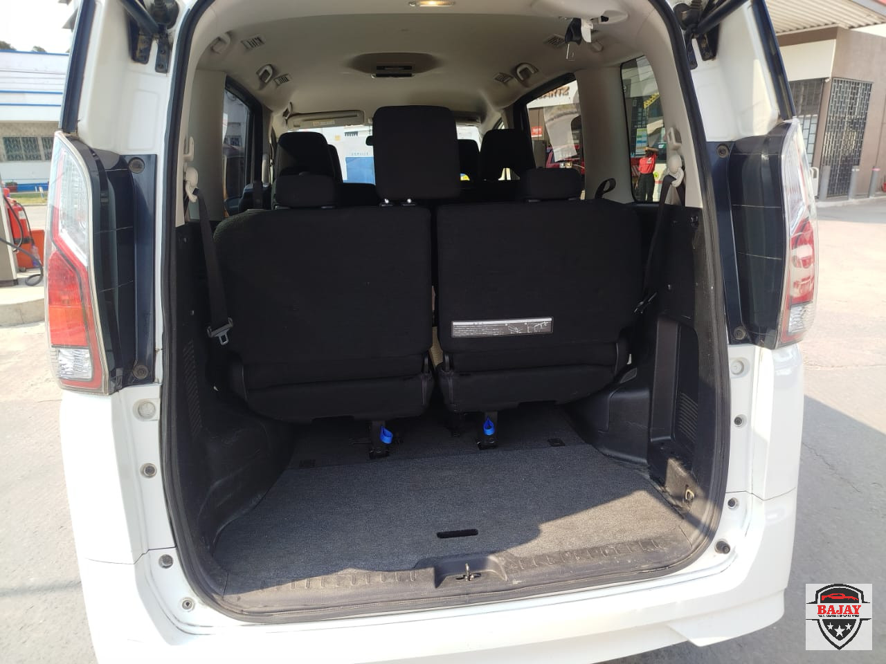 2018 nissan Serena - Image 2