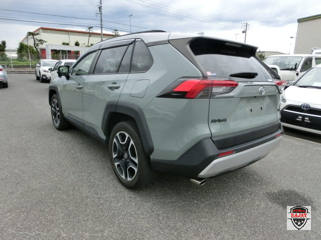 2019 toyota RAV4 - Image 4