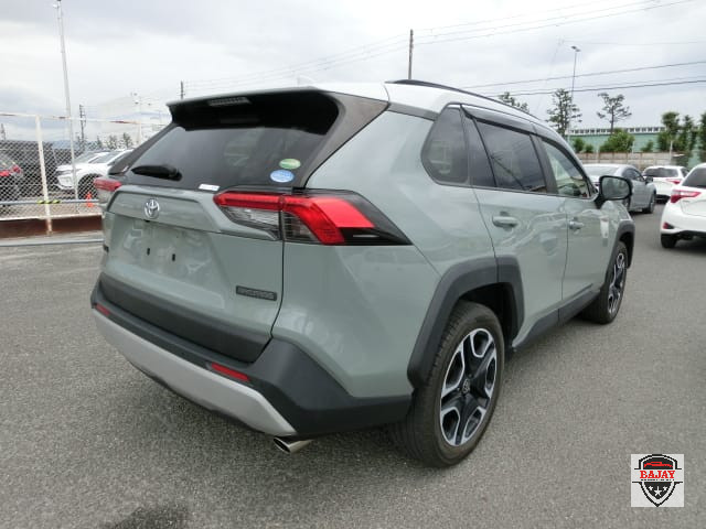 2019 toyota RAV4 - Image 2