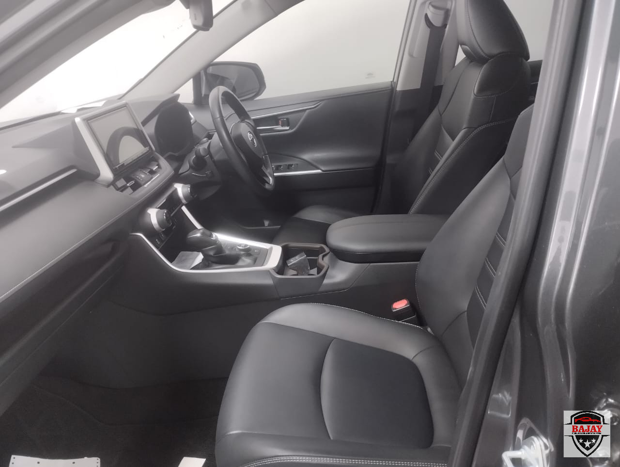 2019 toyota RAV4 - Image 4