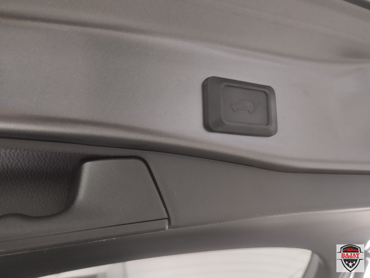 2019 toyota RAV4 - Image 8