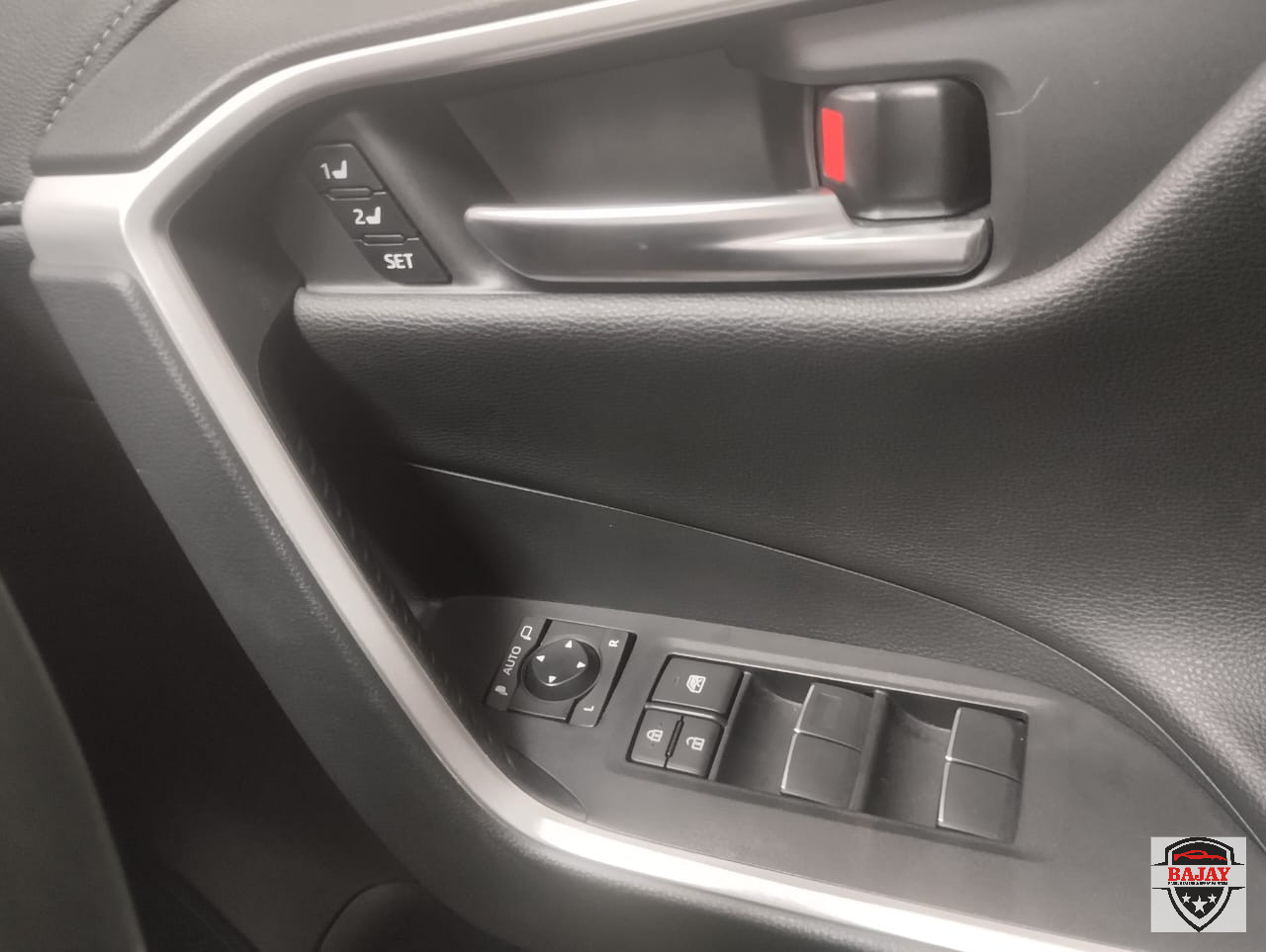 2019 toyota RAV4 - Image 7