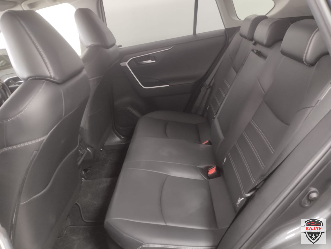 2019 toyota RAV4 - Image 3