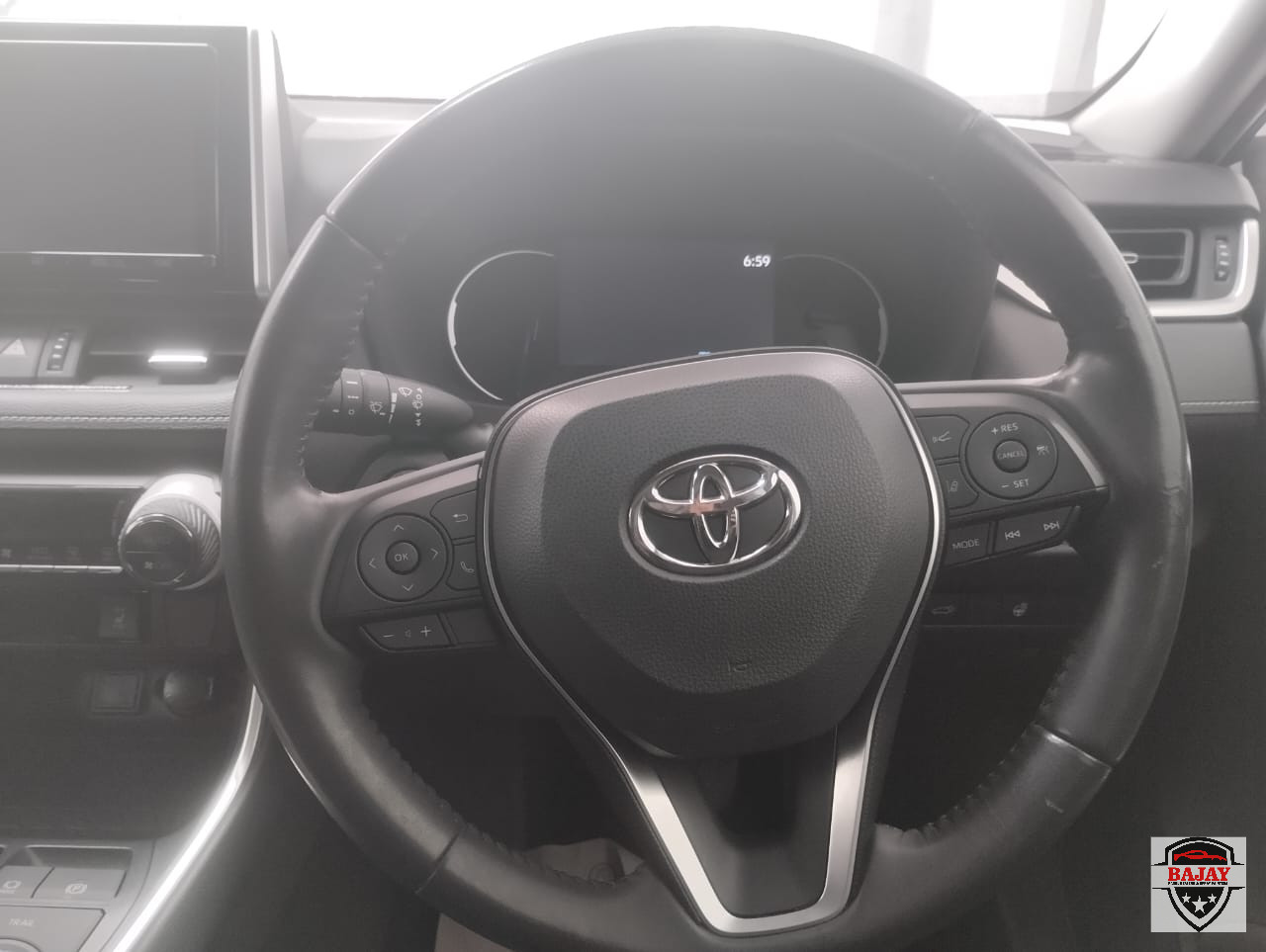 2019 toyota RAV4 - Image 5