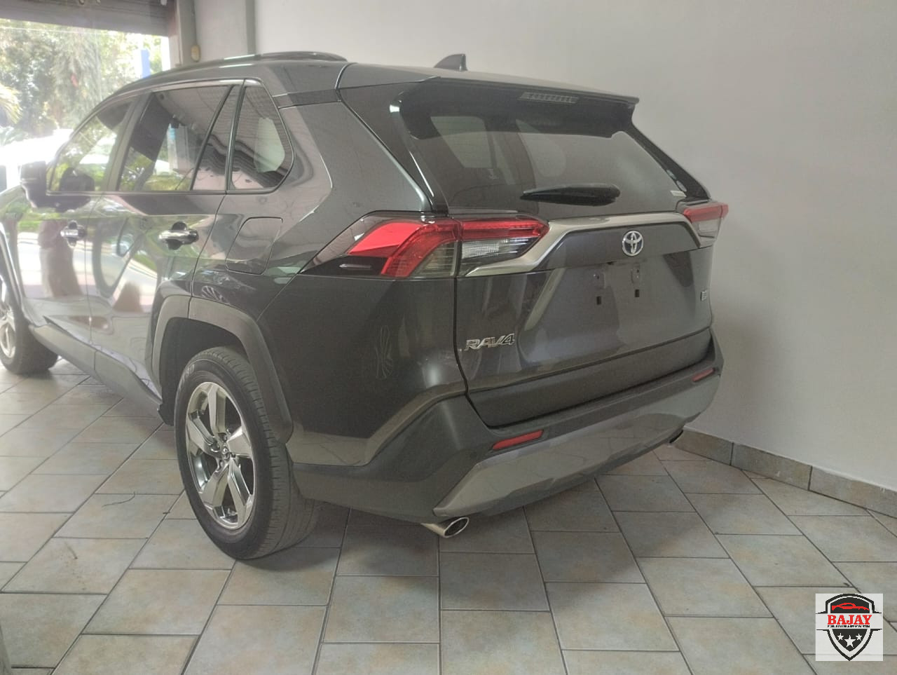 2019 toyota RAV4 - Image 10