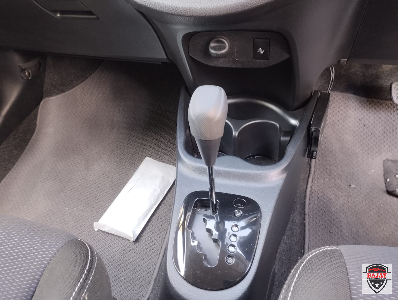 2018 toyota Vitz Hybrid - Image 2