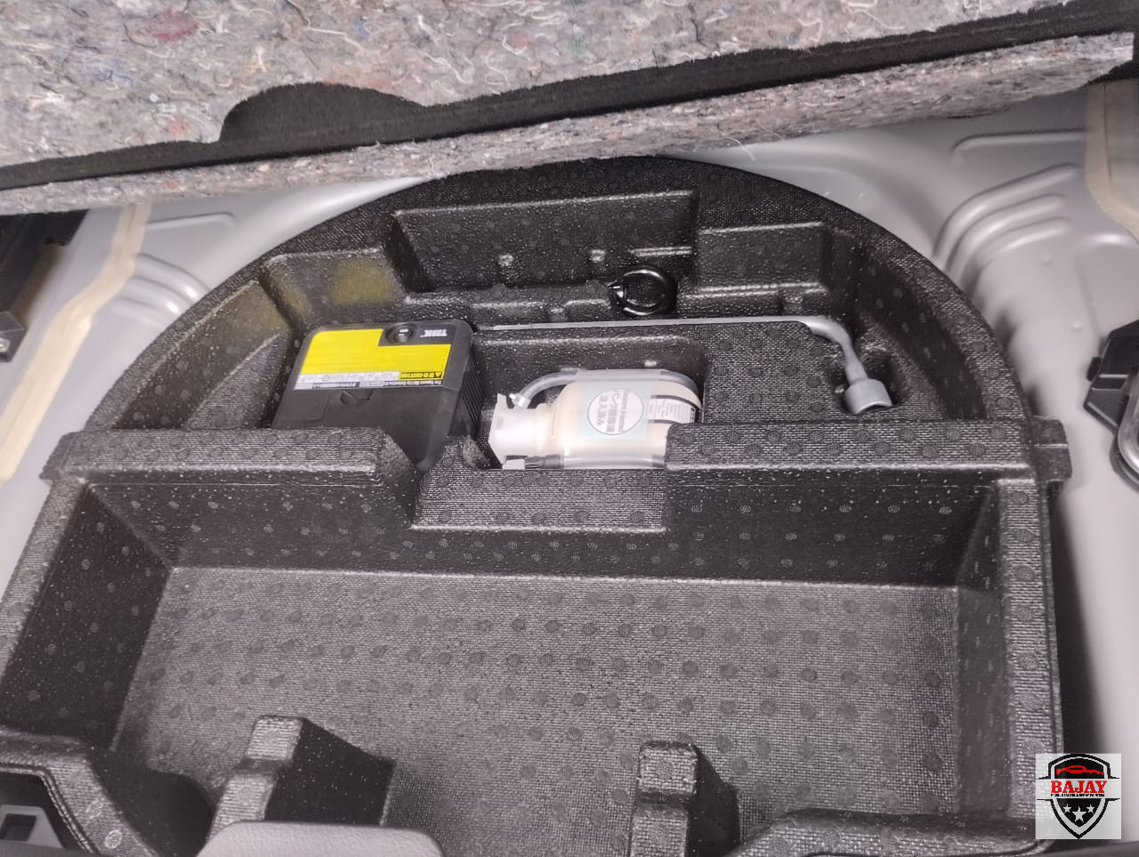 2018 toyota Vitz Hybrid - Image 8