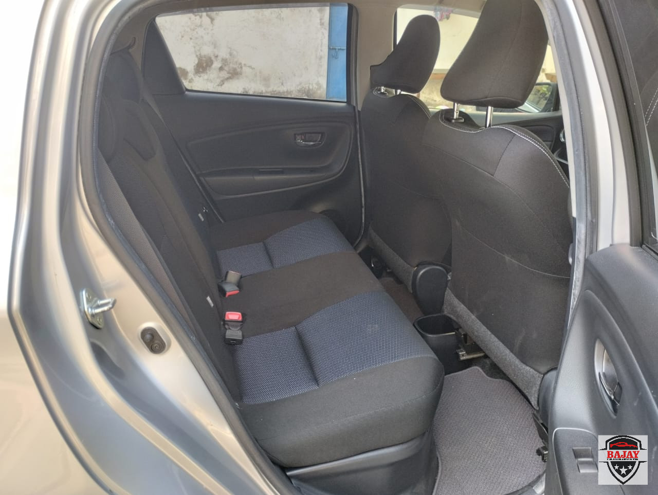 2018 toyota Vitz Hybrid - Image 12