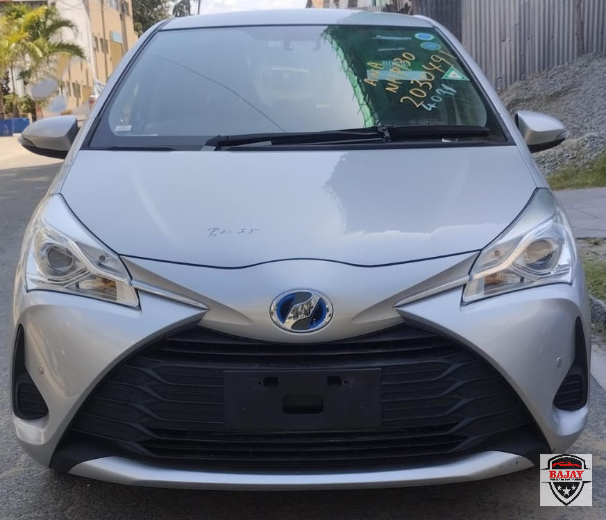 2018 toyota Vitz Hybrid - Image 4