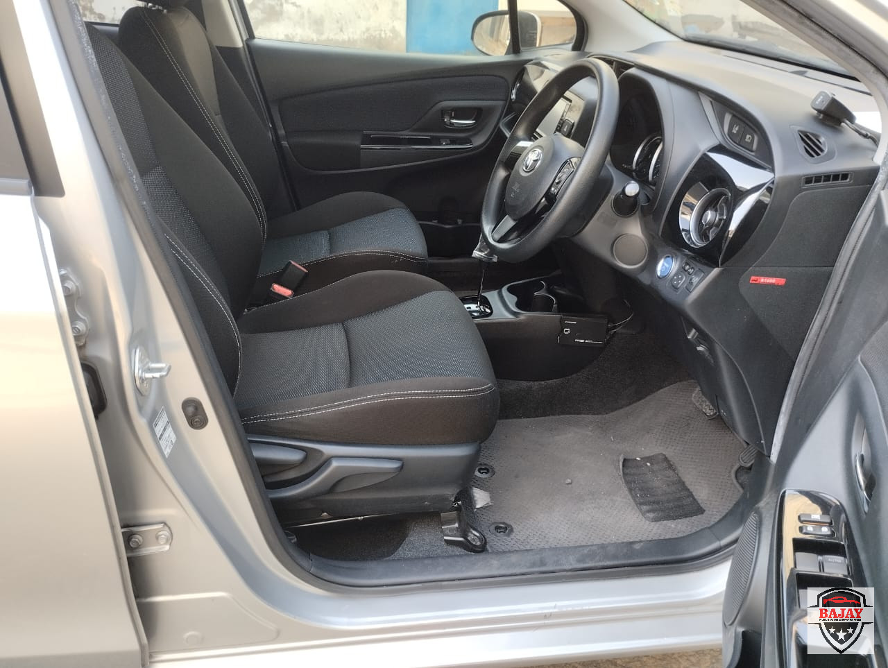 2018 toyota Vitz Hybrid - Image 13