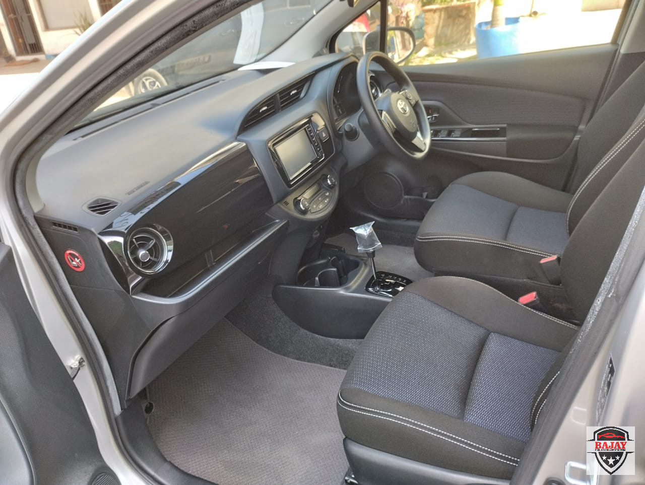 2018 toyota Vitz Hybrid - Image 10