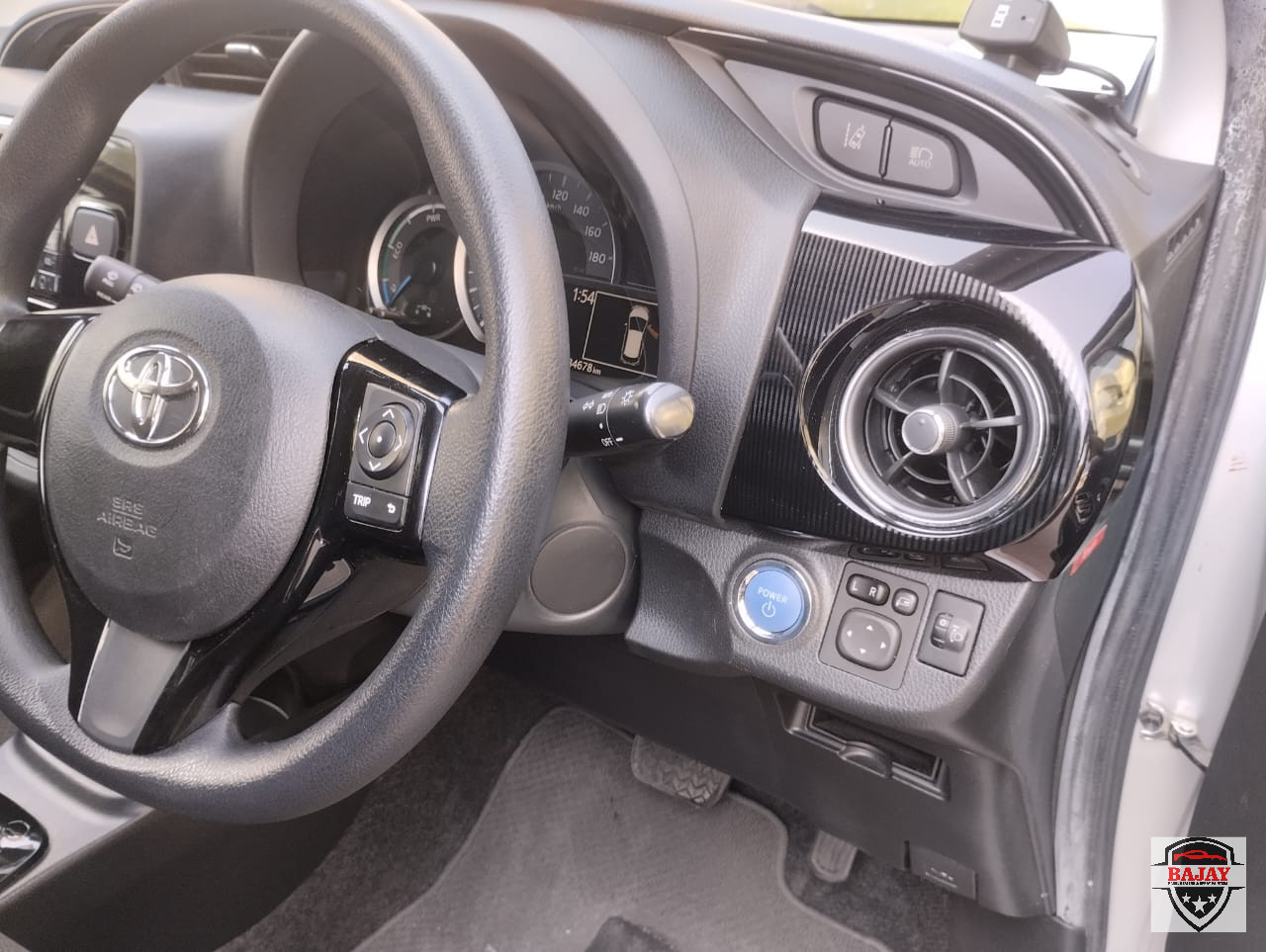 2018 toyota Vitz Hybrid - Image 14