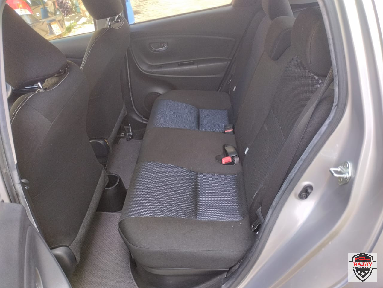 2018 toyota Vitz Hybrid - Image 9