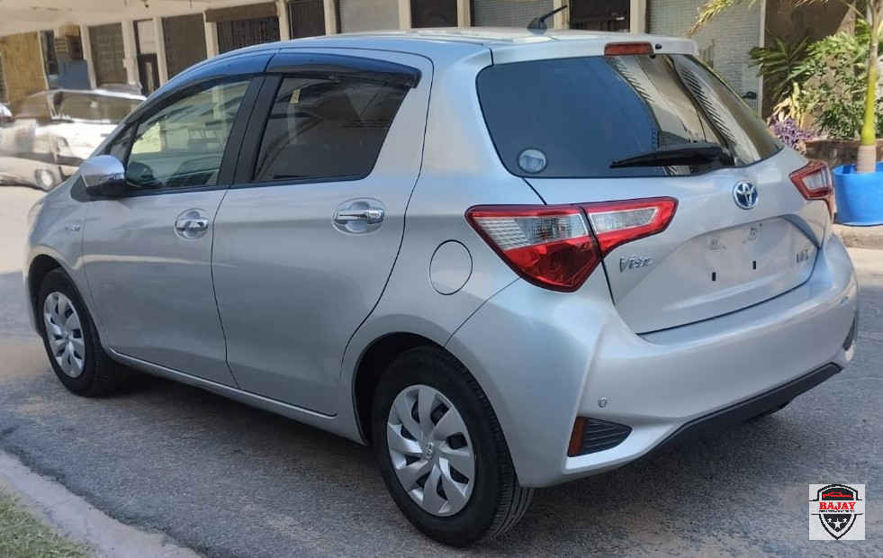 2018 toyota Vitz Hybrid - Image 5