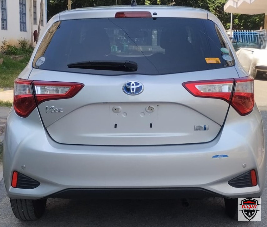 2018 toyota Vitz Hybrid - Image 6