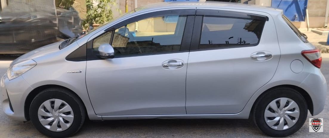 2018 toyota Vitz Hybrid - Image 1