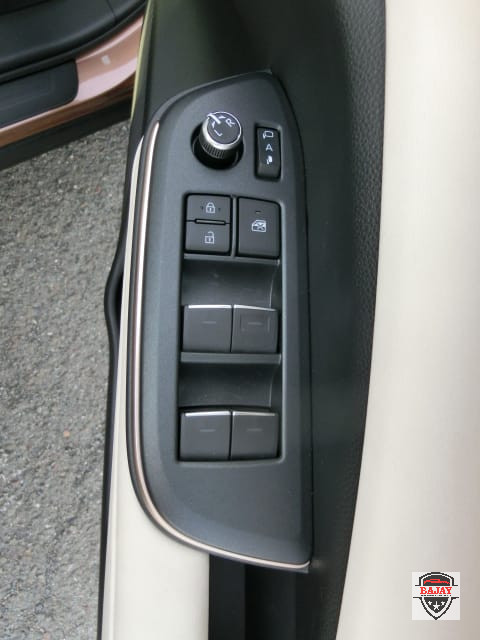 2022 toyota Crown - Image 3