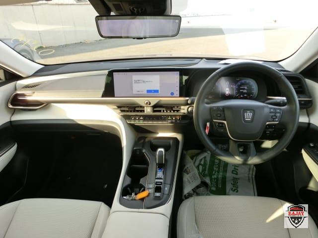 2022 toyota Crown - Image 6