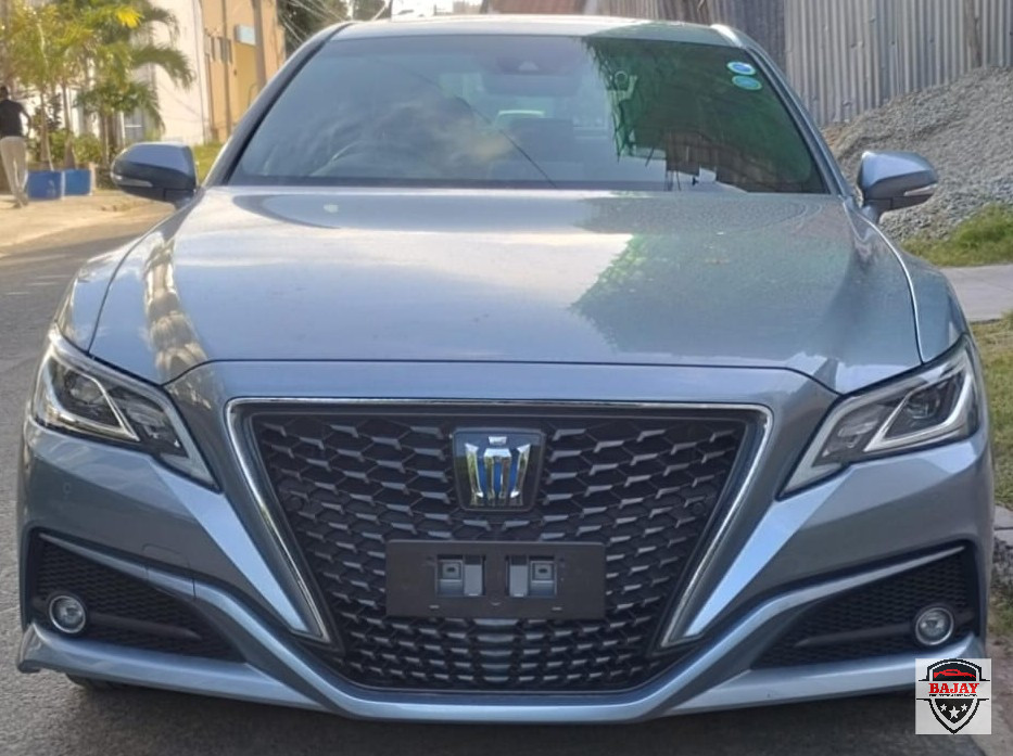 2018 toyota Crown Hybrid - Image 2