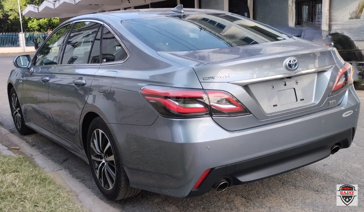 2018 toyota Crown Hybrid - Image 6