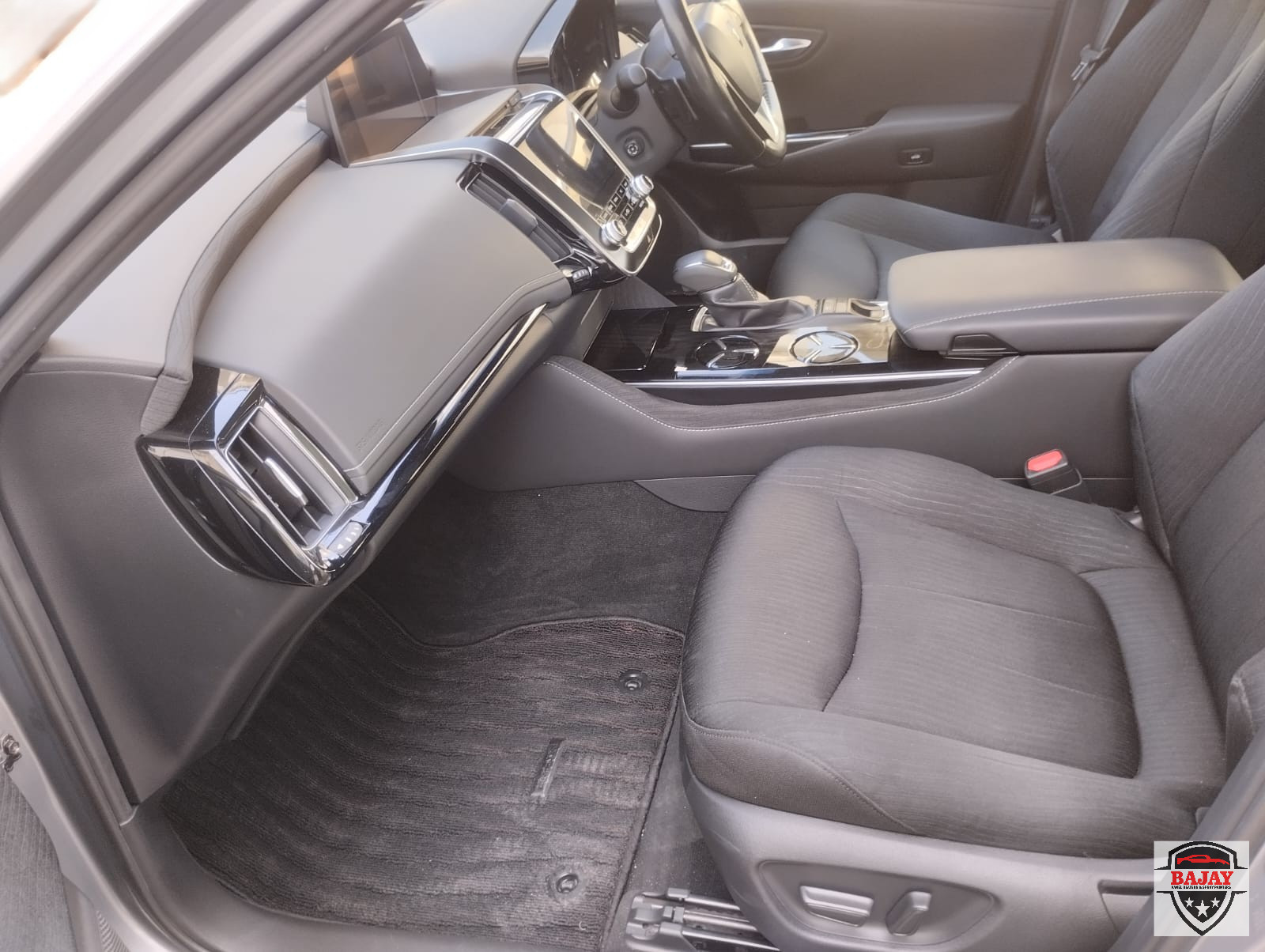 2018 toyota Crown Hybrid - Image 9