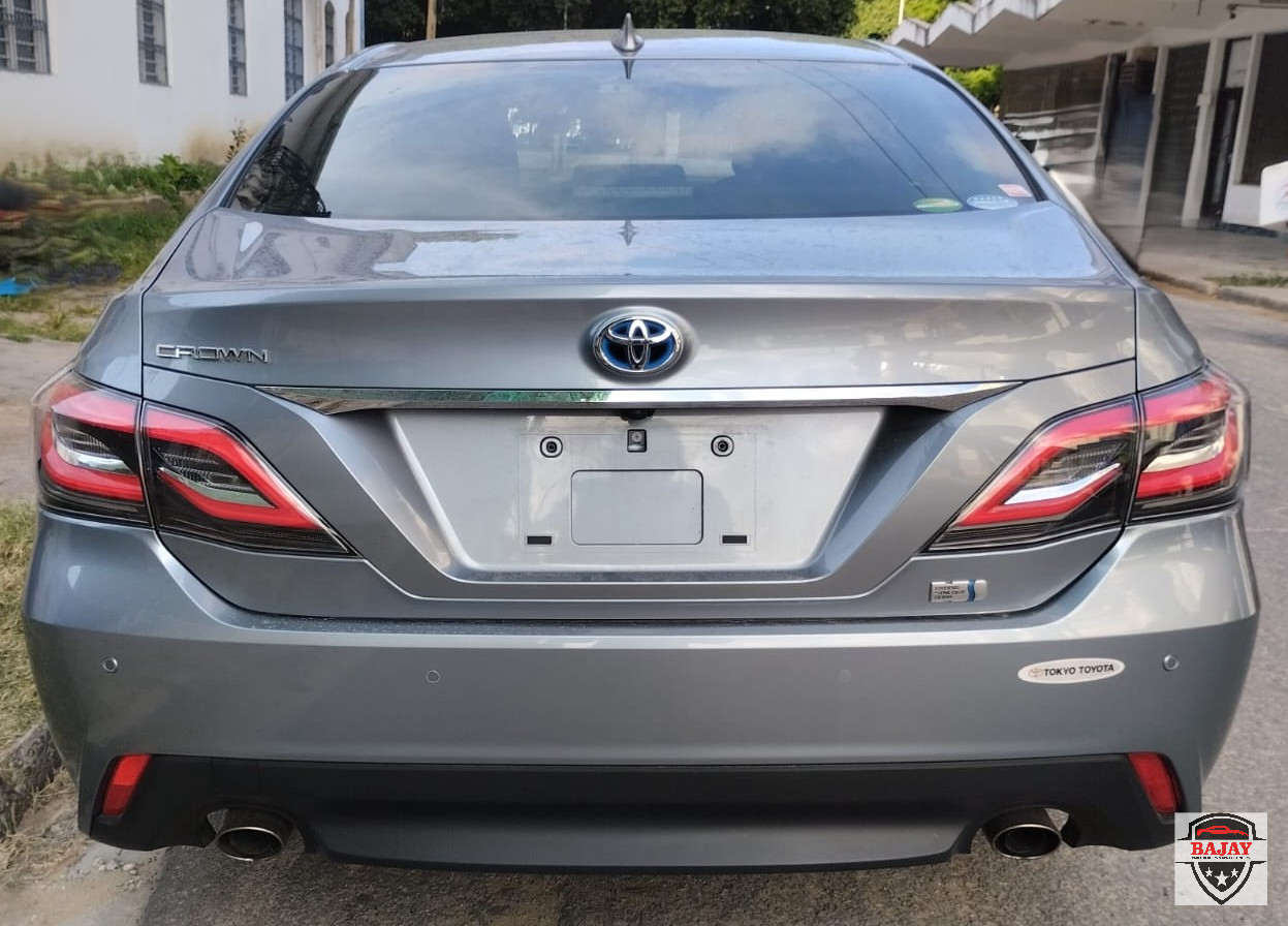 2018 toyota Crown Hybrid - Image 5