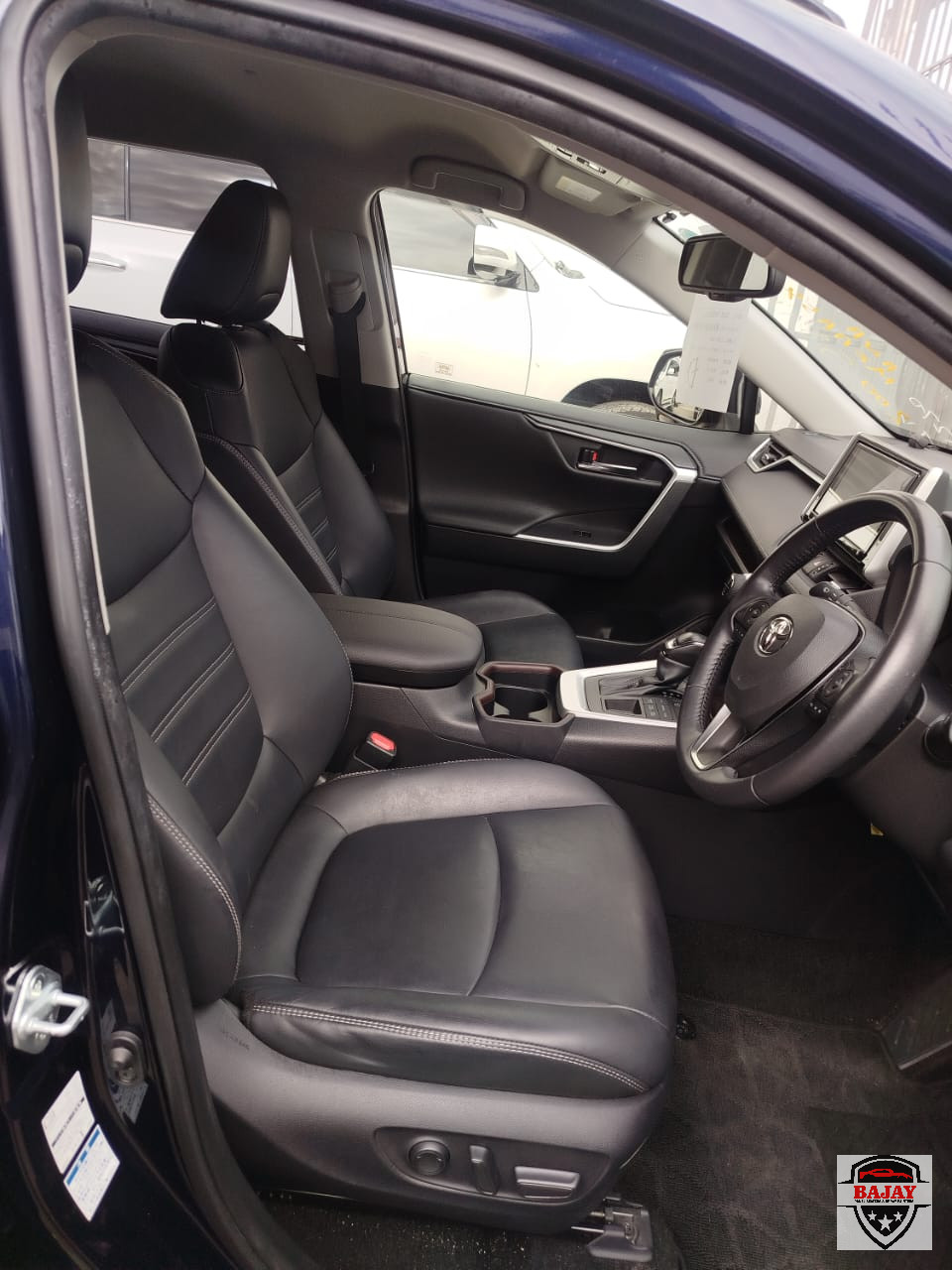 2019 toyota RAV4 - Image 4