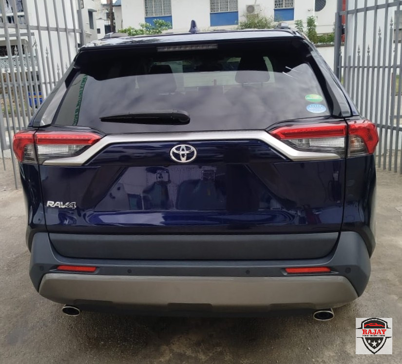2019 toyota RAV4 - Image 3