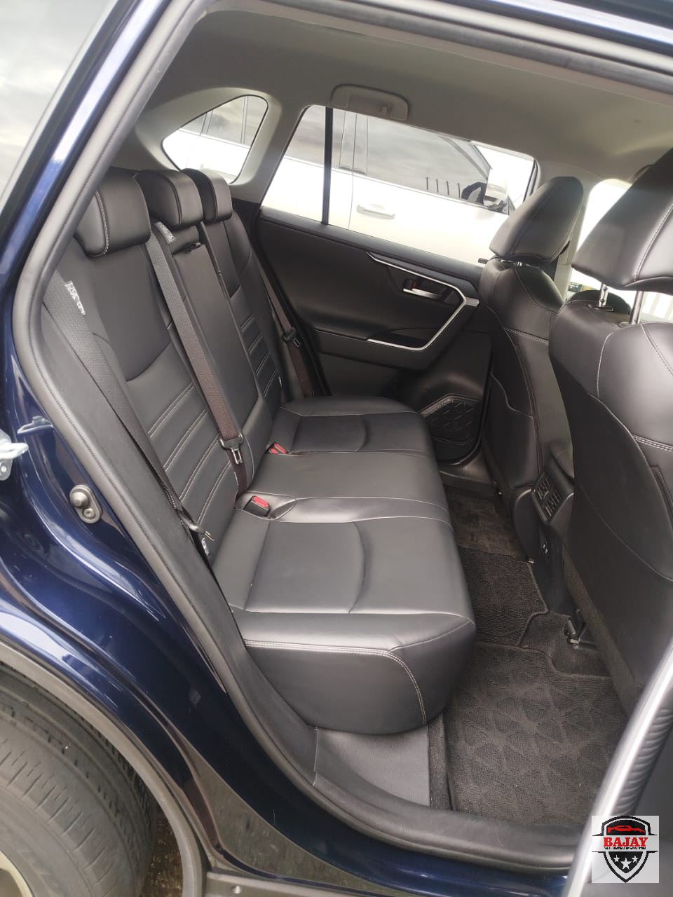 2019 toyota RAV4 - Image 7