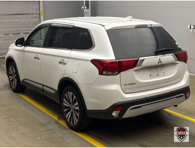 2019 mitsubishi Outlander - Image 4