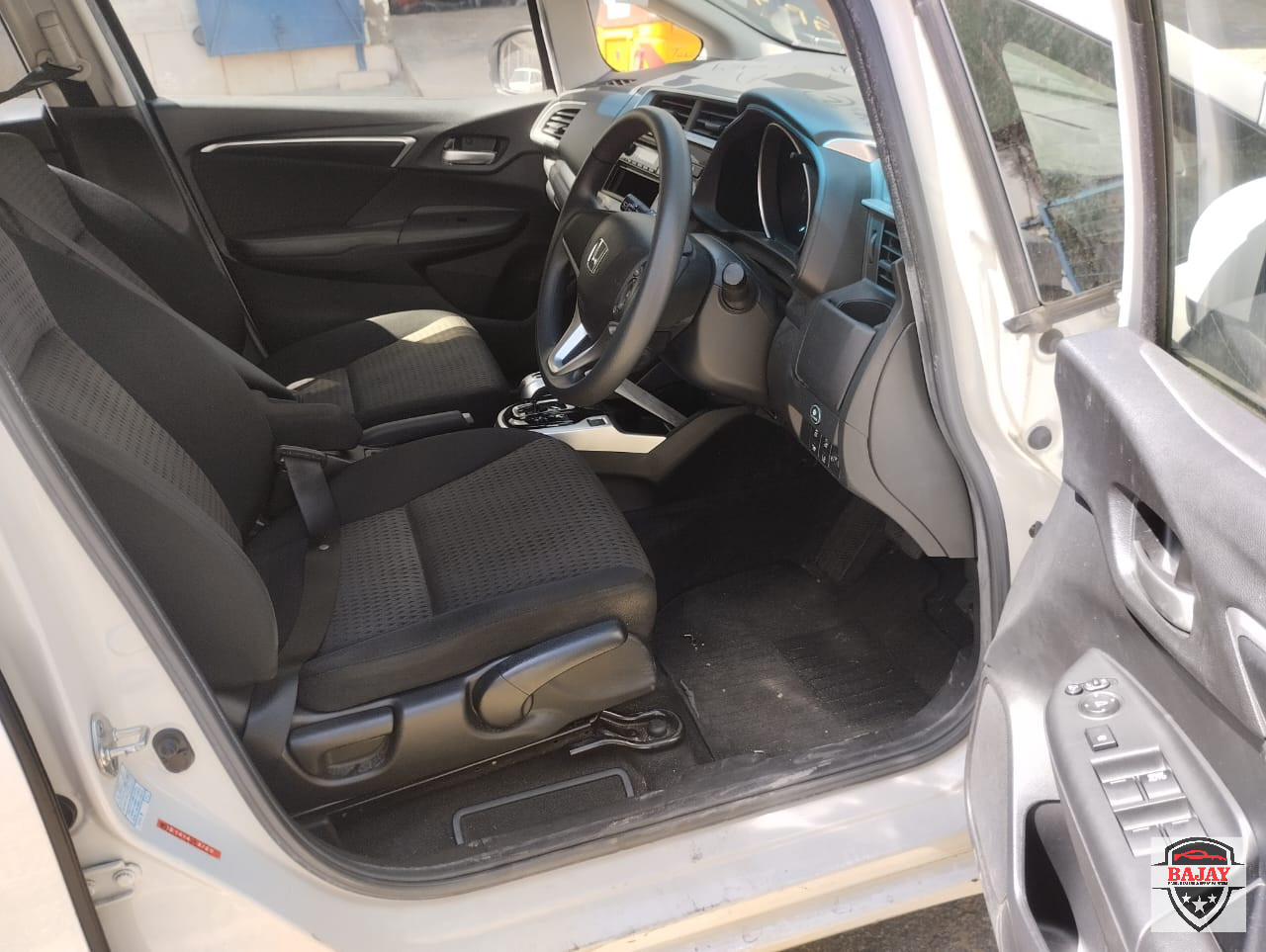 2019 honda FIT Hybrid - Image 10